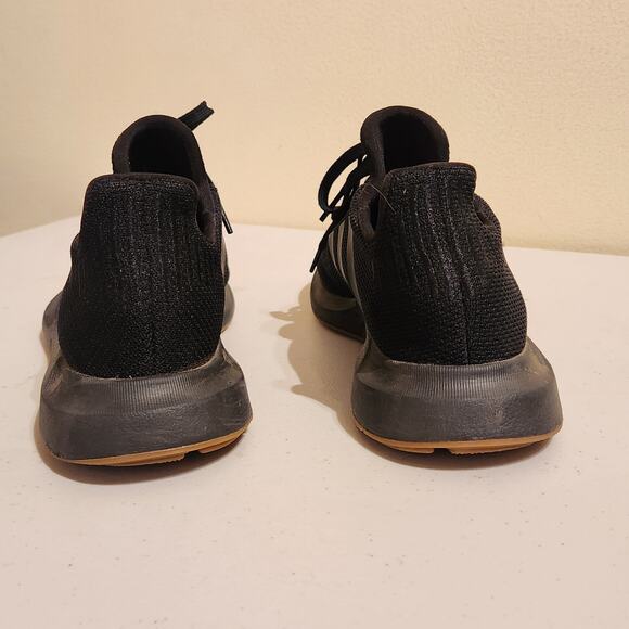 Adidas Men's Sz 8.5 Swift Run 'Black Gum' DB3603 Running Sneakers Athleisure - Picture 5 of 9
